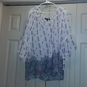 New printed top with cute detail